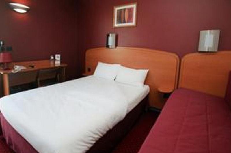 Sky Hotel Goussainville Charles De Gaulle Phòng bức ảnh